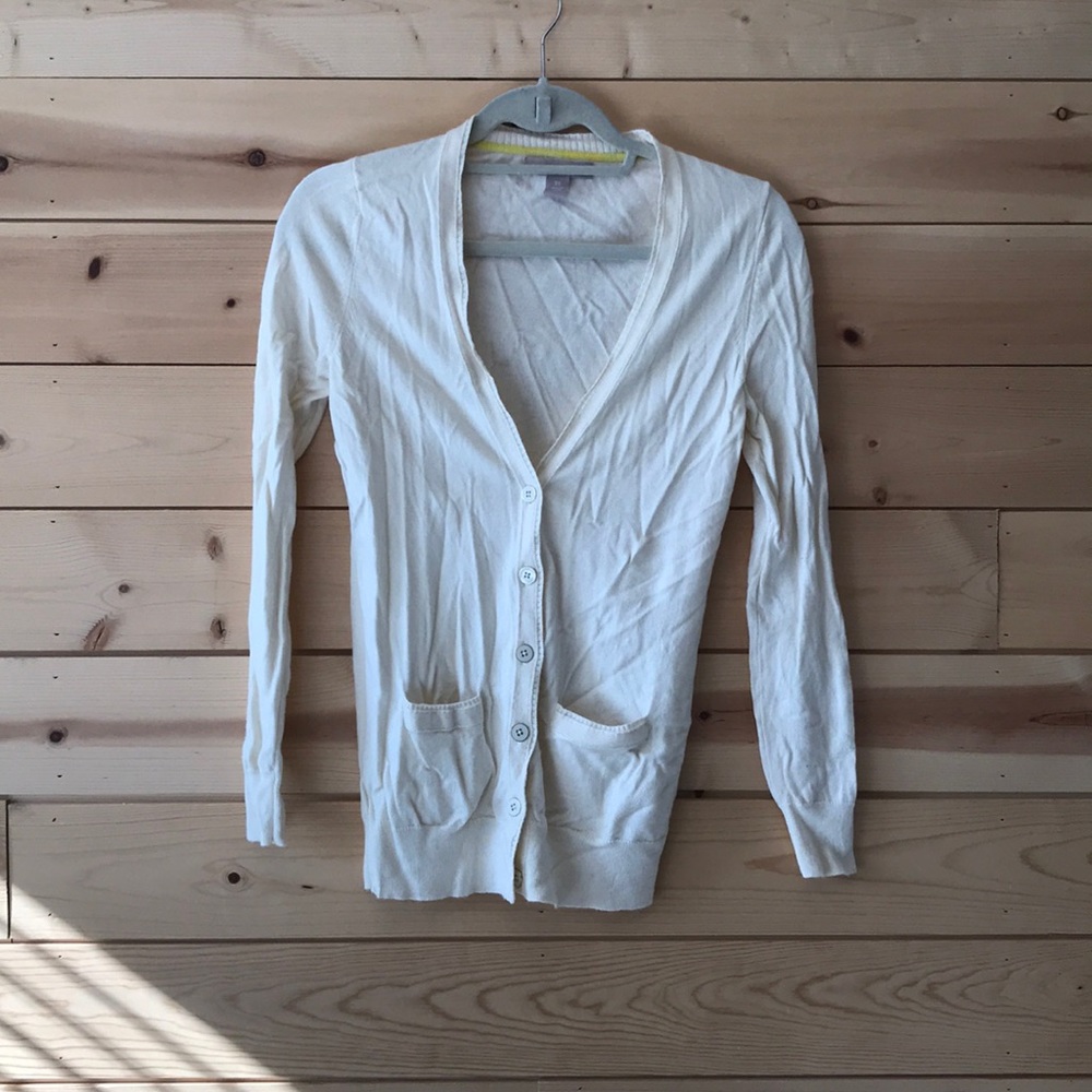 Cream Banana Republic cardigan with pockets